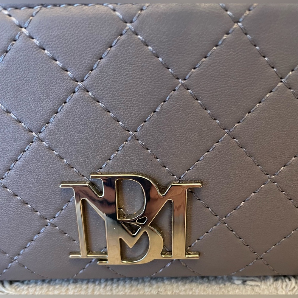 Badgley Mischka Quilted Tan Wallet - Picture 2 of 8